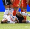 Nationalspielerin Dzsenifer Marozsan am Boden. Hinter dem Einsatz der Spielgestalterin im zweiten Gruppenspiel gegen Spanien steht ein Fragezeichen. 	