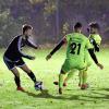 Matthias Fischer (links) leitete mit seinem Tor zum 1:1 die Wende ein. Der TSV Friedberg gewann in Königsbrunn mit 2:1.  	 	