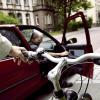 Plötzlich geöffnete Türen sind für Fahrradfahrer gefährliche Hindernisse. Die Zahl der Radunfälle auf deutschen Straßen ist in den vergangenen Jahren stets gestiegen.