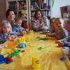 In der Kleingruppe der Kleinen Kinder Villa in Mering bei Silke Klose (links) und Jana Kuhn können sich Ein- bis Dreijährige geborgen fühlen.