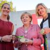 Kira Walkenhorst (links) und Laura Ludwig trafen vor kurzem Kanzlerin Angela Merkel.