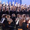 Großer Auftritt: Der Kammerchor der Uni Ulm zusammen mit weiteren Sängern und dem Schwäbischen Jugendsinfonieorchester in St. Elisabeth. 	