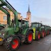 Bauern protestieren in Mindelheim, wo Landwirtschaftsministerin Michaela Kaniber bei der CSU zu Gast ist. 