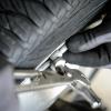 Eine oder mehrere unbekannte Personen haben alle vier Reifen eines Opels gestohlen, der in Kellmünz in einer privaten Tiefgarage stand.
