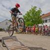 Bei der Einweihungsfeier zur Stützpunktschule Radsport zeigten die Ettringer Mountainbikerinnen und Moutainbiker ihr Können auf einem actionreichen Parcours.
