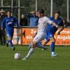 NIco Karger (weißes Trikot) vom TSV Landsberg ist der derzeit torgefährlichste Fußballer in der Bayernliga Süd. Die Mannschaft hat bereits 31 Treffer in zwölf Saisonspielen erzielt. Archivfoto: Thorsten Jordan