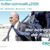 Die CSU will Migranten den Zugang zum deutschen Sozialsystem erschweren und ertappte Betrüger außer Landes verweisen. Mit ihren Forderung stößt sie auf massive Kritik. Im Internet sorgte der Slogan "Wer betrügt, der fliegt" umgehend für Hohn und Spott - wie hier auf einer Bildmontage bei Twitter. 