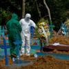 Beerdigung auf einem Friedhof in Manaus in Brasilien: Die Zahl der Corona-Infektionen steigt in dem Land.