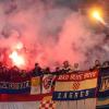 Mehrmals unterbrochen werden musste das EM-Qualifikationsspiel zwischen Italien und Kroatien in Mailand, weil kroatische Fans Feuerwerkskörper auf den Platz warfen.