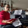 Heidi Thum-Gabler, die Leiterin der Musical-Company Kaisheim, bereitet sich auf das neue Stück vor. Es ist die erste große Inszenierung mit dem neu gegründeten Verein. Im November 2023 gibt es die Klosterkomödie "Sister Act" zu sehen.