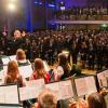 Etwa 500 Menschen haben am Neujahrsempfang im Dillinger Stadtsaal teilgenommen, bei dem die Patenschaft zum Informationstechnikbataillon 292 im Mittelpunkt stand. Die Stadtkapelle spielte unter der Leitung von Marie-Sophie Schweizer auf. Bei der Deutschland-Hymne salutierten die Soldaten auf der Empore. 