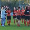 Das Team des FC Maihingen mit Trainer Michael Klaus nach dem Schlusspfiff. 	