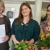 Drei glückliche Preisträgerinnen: (von links) Martina Staudenmayer (Grafikpreis), Nina Krug und Pauline Mayser (beide Jugendförderpreis). 