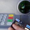 Wo ein Geldautomat steht, beeinflusst die Sicherheit beim Geldabheben im Urlaub.
