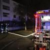 Der Brand einer Dachgeschosswohnung im Augsburger Universitätsviertel ging am Donnerstagabend glimpflich aus. 