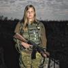 Die 28-jährige Lera in Ausrüstung. Sie verpflichtete sich im Jahr 2019. Nach der Grundausbildung ging sie mit ihrer Brigade in verschiedene Abschnitte längs der Frontlinie.