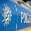 In Derching ist ein BMW-Fahrer von der Straße abgekommen und in ein Maisfeld gekracht.