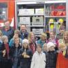 Die Jugend der Wasserwacht Dinkelscherben war jetzt zu Besuch im neuen Gerätehaus der Feuerwehr. 