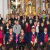 Der Kirchenchor Holzheim und ein vierköpfiges Bläserensemble machten mit ihrer Musik den Besuchern der Pfarrkirche in Holzheim viel Freude. 	 	