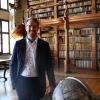 Marius Müller ist neuer Leiter der Studienbibliothek Dillingen. Dazu gehört auch die alte Bibliothek der Universität Dillingen in der heutigen Akademie für Lehrerfortbildung. 