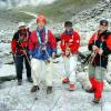 Karl Heiligmann fotografierte 2003 im Zillertal oberhalb der Berliner Hütte beim Üben der Spaltenbergung Bernhard Seitz, Manfred Bauer, Karl Mayer und Martin Pixa.