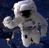 In den Weiten des Weltalls ergibt sich ein faszinierender Blick auf unseren Planeten: Vor einem halben Jahrhundert verließen US-Astronauten die Erde und landeten erstmals auf dem Mond. 