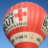 Zwölf Gewinner der Sonderaktion der vergangenen Blutspendetermine gingen am Sonntagabend in Neuburgs Norden mit dem BRK-Ballon in die Luft und strahlten bei dem besonderen Vergnügen mit der Abendsonne um die Wette. 