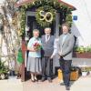 Bürgermeister Günther Fuchs (links) gratulierte Walburga und Otto Wegele zur Goldenen Hochzeit. 