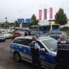 Das Blautalcenter in Ulm. Polizeibeamte umstellten das Einkaufszentrum am Mittwochmittag. 