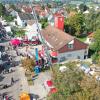 Zahlreiche Marktbuden, ein Flohmarkt, Feuerwehrautos und mehr gibt
es am Montag, 1. Mai 2023, in Diedorf zu bestaunen.