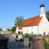 Der Friedhof in Gundelfingen soll, ebenso wie die Ruhestätten in Echenbrunn und Peterswörth, umgestaltet werden. Vor allem eine Begrünung sei wichtig, um die derzeitige „Steinwüste“ aufzulösen, so der Planer Tobias Weiher vom gleichnamigen Büro für Friedhofsplanung. 	