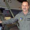 Umgerechnet war der 51-jährige Oberstleutnant Siegfried Beck mehr als 32 Wochen in der Luft. Damit ist der stellvertretende Kommodore des Neuburger Geschwaders der erfahrenste Jet-Pilot Deutschlands. 