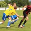 Nach dem 1:1 zwischen Holzkirchen II (gelbe Trikots) und Wallerstein wird der B-Klassen-Meister erst am letzten Spieltag ermittelt.  
