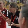 Bisher läuft die Spielzeit hervorragend für die Landesliga-Handballerinnen des TSV Haunstetten. Auf Trainerin Nicole Bohnet (Mitte) und ihre Spielerinnen warten allerdings noch die Spitzenteams.  	„Wir dürfen keinen Meter nachlassen.“
