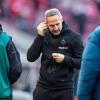 Gladbach-Coach Adi Hütter kassiert mit der Borussia eine heftige Niederlage gegen Freiburg.