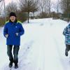 David Kühnel (rechts) aus der Klasse 5a hat sich spontan mit Gerhard Enzelberger verabredet, um gemeinsam einige Kilometer für den guten Zweck zu laufen.  	