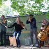 Die Nouwell Cuisines - die jüngsten Mitgleider der großen Musikerfamilie Well, traten in Nordendorf auf (von links): Matthias und Maresa Well, Alex Vicar, Maria Well.