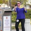 US-Präsident Donald Trump wird nicht müde, vor einer angeblichen Gefahr der Briefwahl zu warnen. Eine Frau macht lieber noch einen Selfie-Beweis, bevor sie ihren Stimmzettel in Salt Lake City in eine Sammelbox wirft.