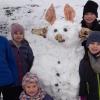 Haben in Minderoffingen einen etwas anderen Schneemann gebaut (von links): Tobias, Clara (hinten), Lea (vorne), Michel und Lina. 