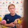  Der schwedische Nationalspieler Emil Forsberg beantwortet Fragen der Journalisten. Schweden ist am Samstag der kommende Gruppengegner von Weltmeister Deutschland.