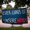 Protestplakat in Berlin.