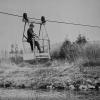 Der gelernte Zimmermann Ludwig Böck baute im Jahr 1940 eine Seilschwebebahn über die Wertach. In einer Holzkiste war das Überqueren des Flusses auch für die Kinder des Dorfes ein großer Spaß. 