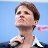 AfD-Chefin Frauke Petry will ihre Partei mehr in die politische Mitte führen.