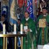 Einen glanzvollen Einstand bereiteten die Peitinger ihrem neuen Pfarrer Robert Kröpfl (rechts). Mit Kirchenzug, Festgottesdienst und großem Stehempfang wurde der aus Gundelsdorf stammende Pfarrherr in sein Amt eingeführt. 	