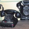 Telefone wie diese sind heute schon zur Rarität geworden – früher waren ihre Besitzer damit auf dem aktuellsten Stand der Technik. Vor rund 100 Jahren verbreitete sich das Telefon auch in unserer Region. 