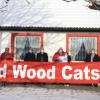 Spendenübergabe am Vereinsheim der Red Wood Cats: (von links) Klaus Berger, Erhard Witt, Gerhard Bierweiler, Friedrich Hertle, Enrico Wahl, Diana Wahl, Isidor Auernhammer und Joachim Meininger.