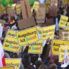 Etwa 25.000 Menschen haben vor knapp zwei Wochen in Augsburg gegen Rechtsextremismus demonstriert. Nun soll es auch im Augsburger Land Demos gegen Rechtsextremismus geben. 