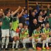 Nach einem anstrengenden Hüttenwochenende konnten die Kicker des FC Horgau um Spielertrainer Franz Stroh (ganz links) mit ihren Fans den Sieg beim Hauptrundenturnier in Dinkelscherben bejubeln.  	