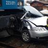 In Oberstdorf hat ein Zug an einem unbeschrankten Bahnübergang ein Auto erfasst.