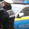 Eine unbekannte Person hat die Innenverkleidung eines Autos auf einem Feldweg in Kleinaitingen entsorgt. Die Polizei bittet um Hinweise.